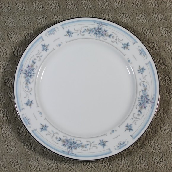 Set of 4 Nitto Claridge W76 Dinnerware (Dinner Plate, Salad Plate, Saucer & Cup)